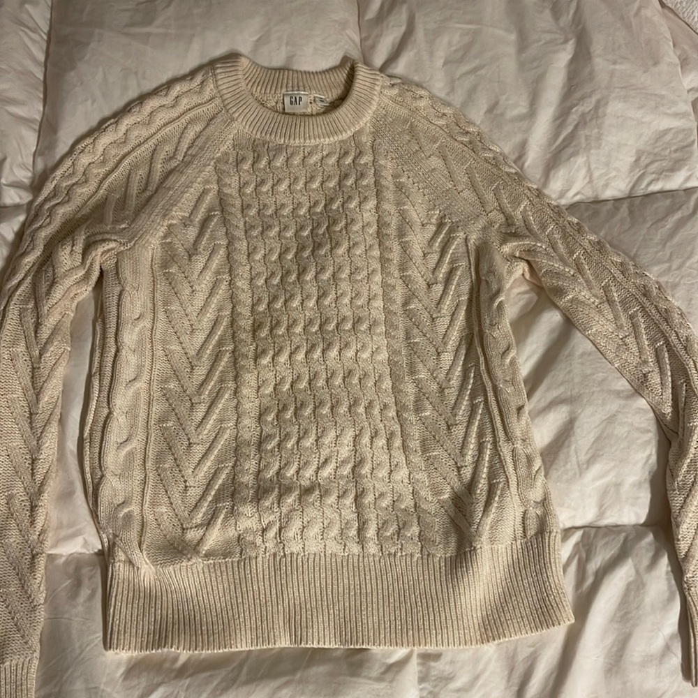 White gap knit sweater. Size XS. great for the holidays.